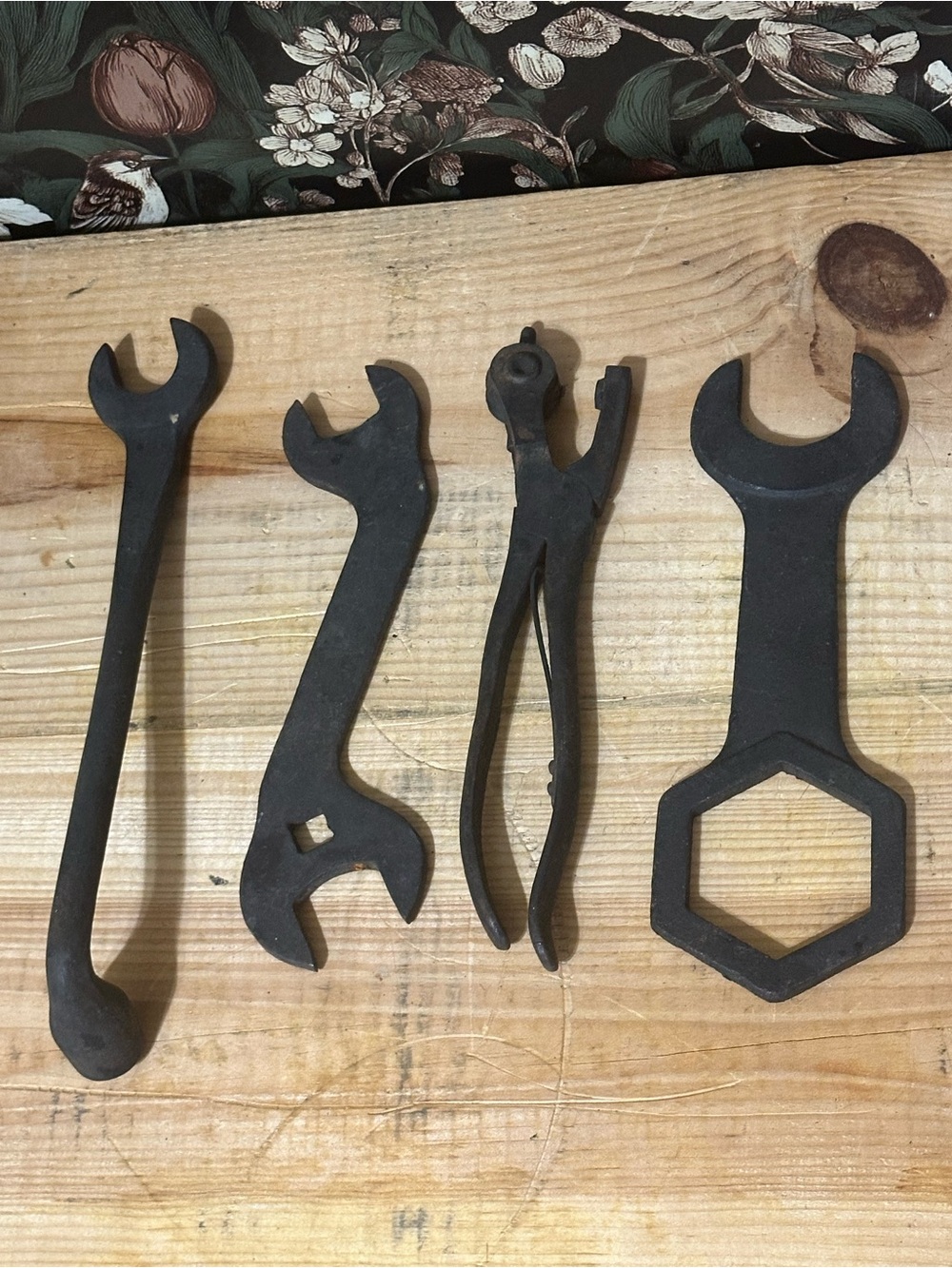 Antique metal wrenches and tools a lot of 4